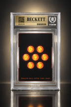 Retro della slab Beckett della carta Son Goku Childhood su sfondo grafite e titanio