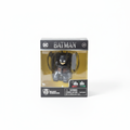 Batman Beast Kingdom Blind Box - Vista frontale con figura in packaging giallo